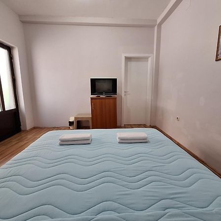 Studio Apartments Oleg Ohrid Bagian luar foto