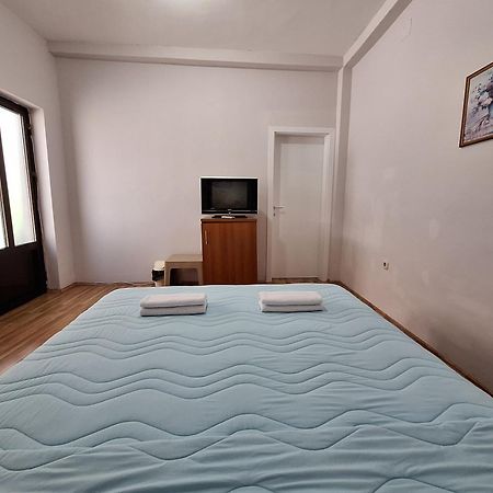 Studio Apartments Oleg Ohrid Bagian luar foto