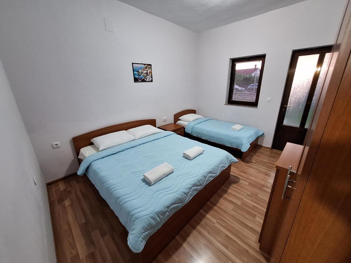 Studio Apartments Oleg Ohrid Bagian luar foto